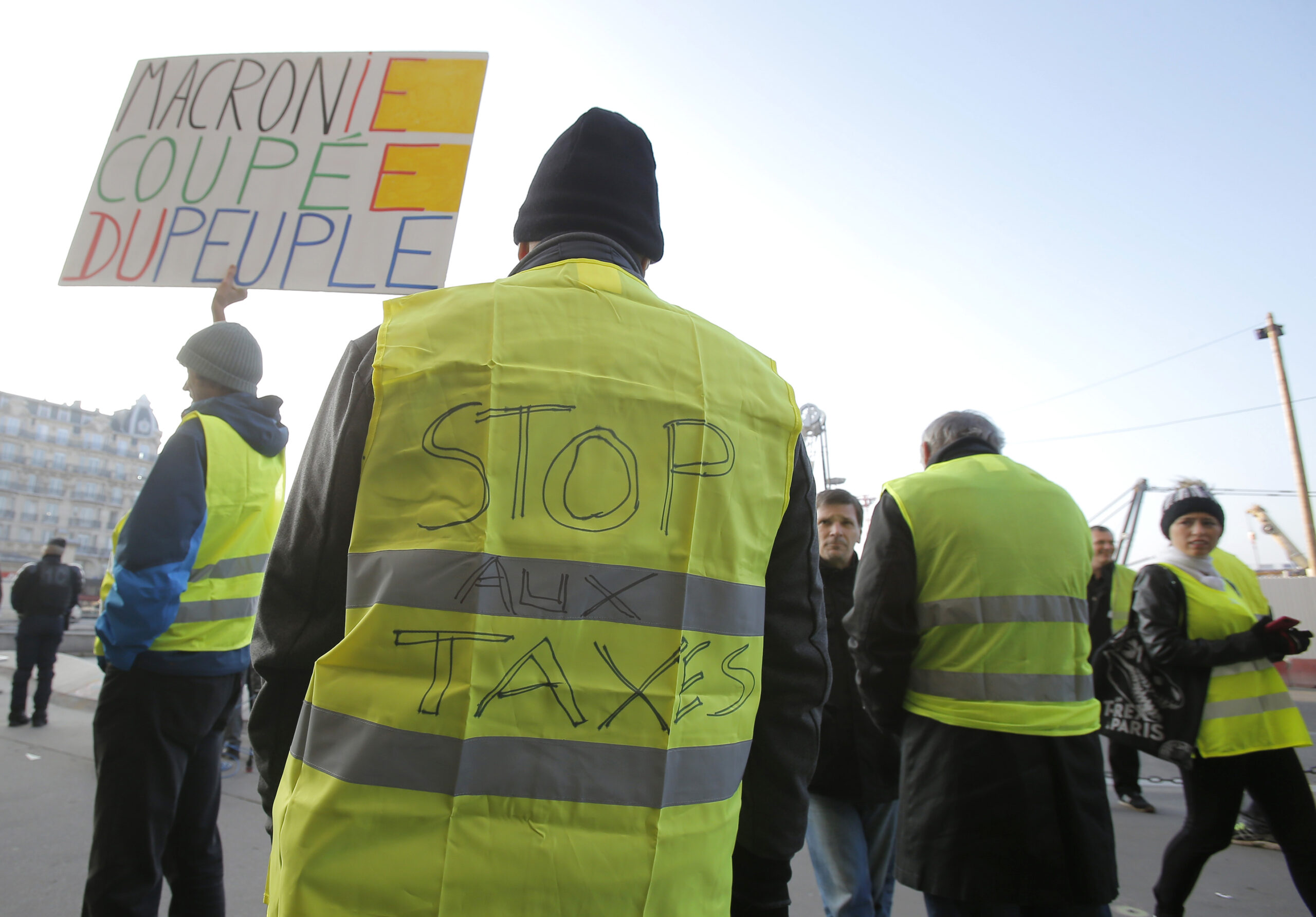 1 dead, scores injured in fuel tax protests around France