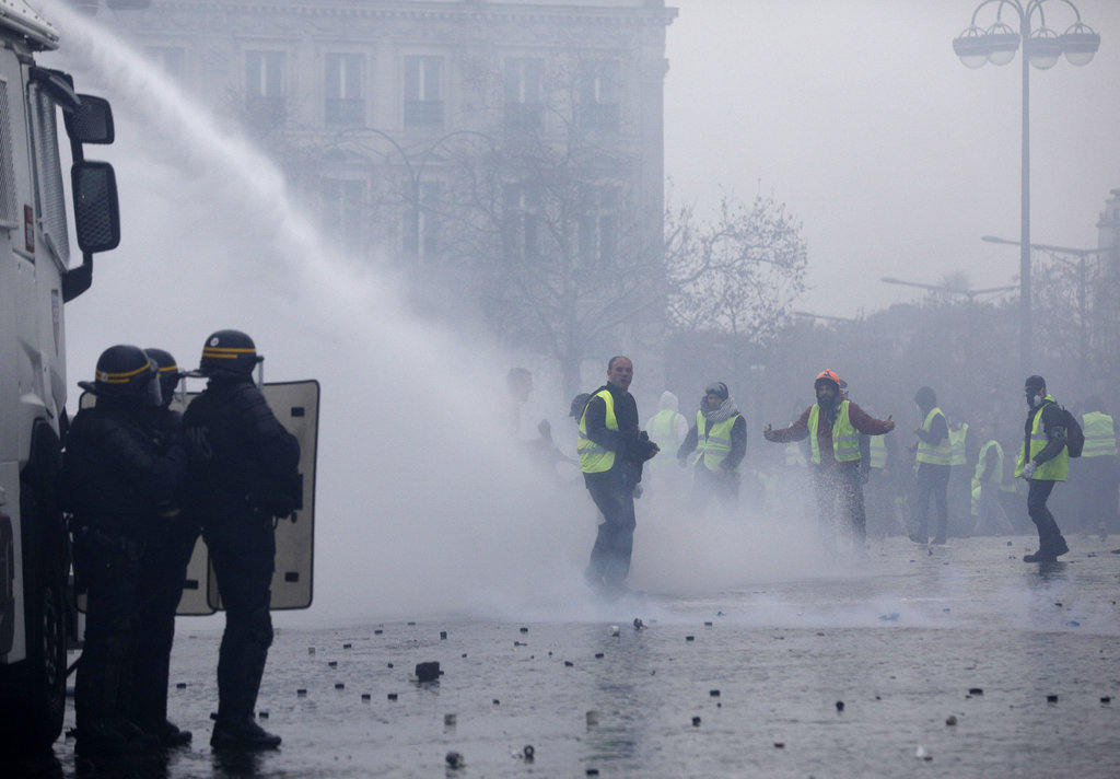 Violent protest engulfs central Paris; worst riot in decade