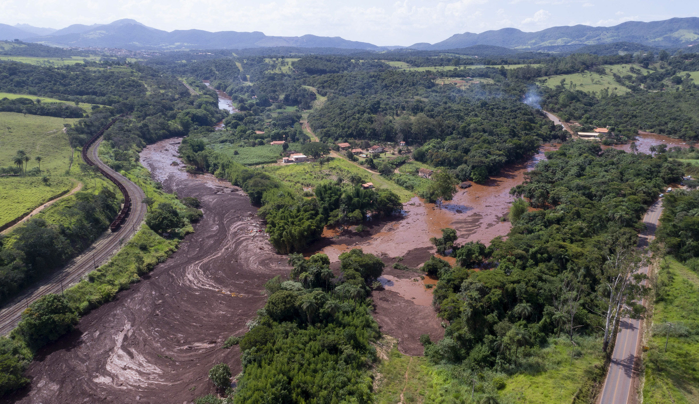 9 dead, search for 300 missing after Brazil dam collapse