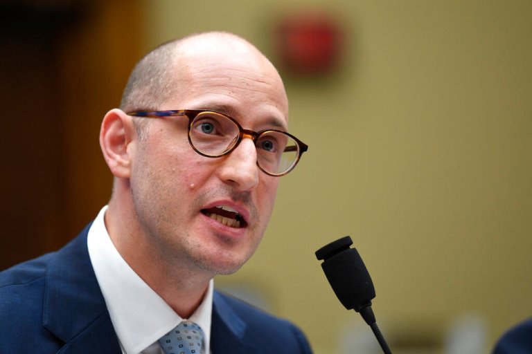 Republican FTC Commissioner Noah Phillips to step down from Lina Khan-led agency