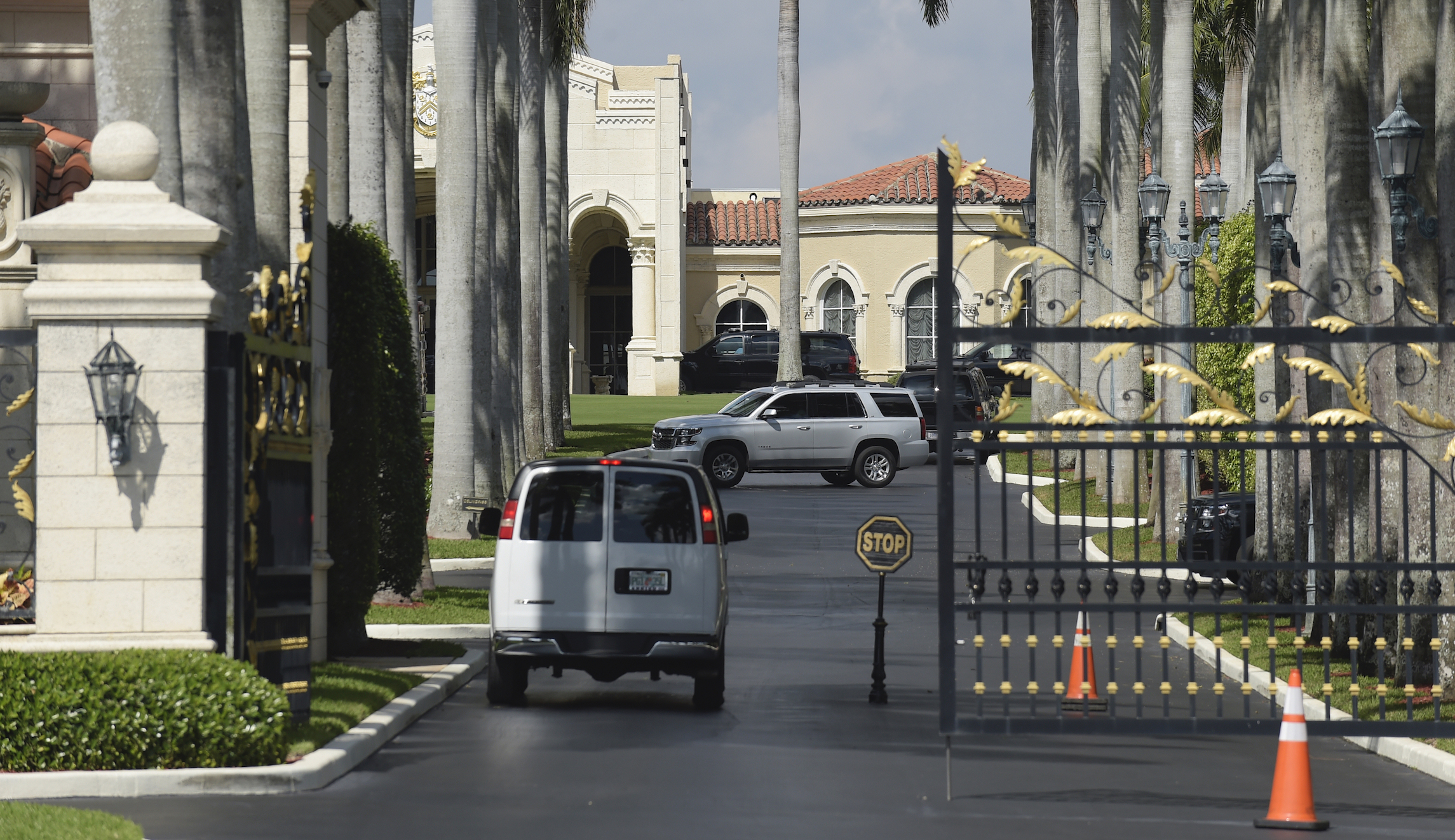 Shots fired after driver attempts to ram through gate at Mar-a-Lago
