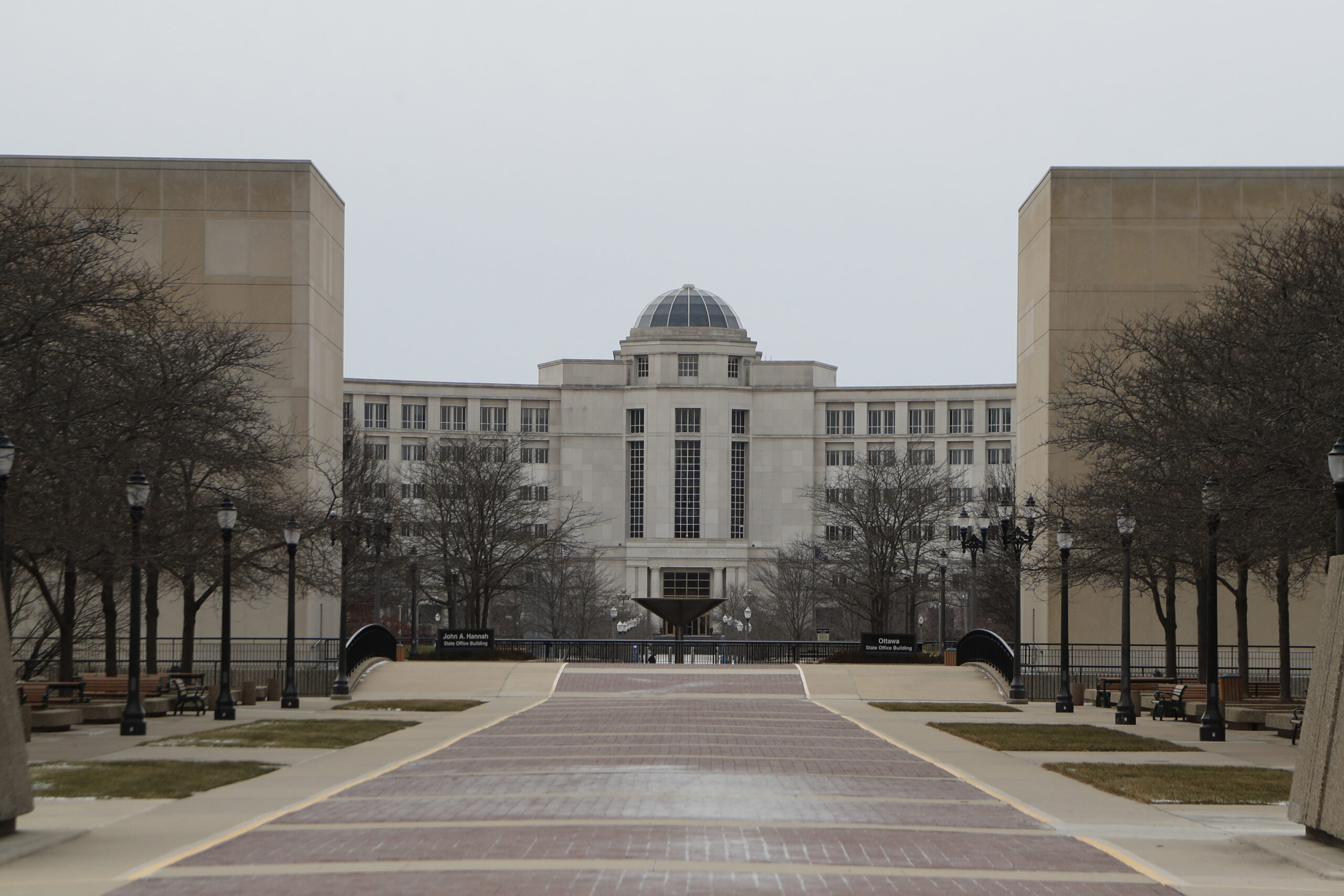 Attorneys spar with each other, Michigan Supreme Court justices over governor’s emergency powers