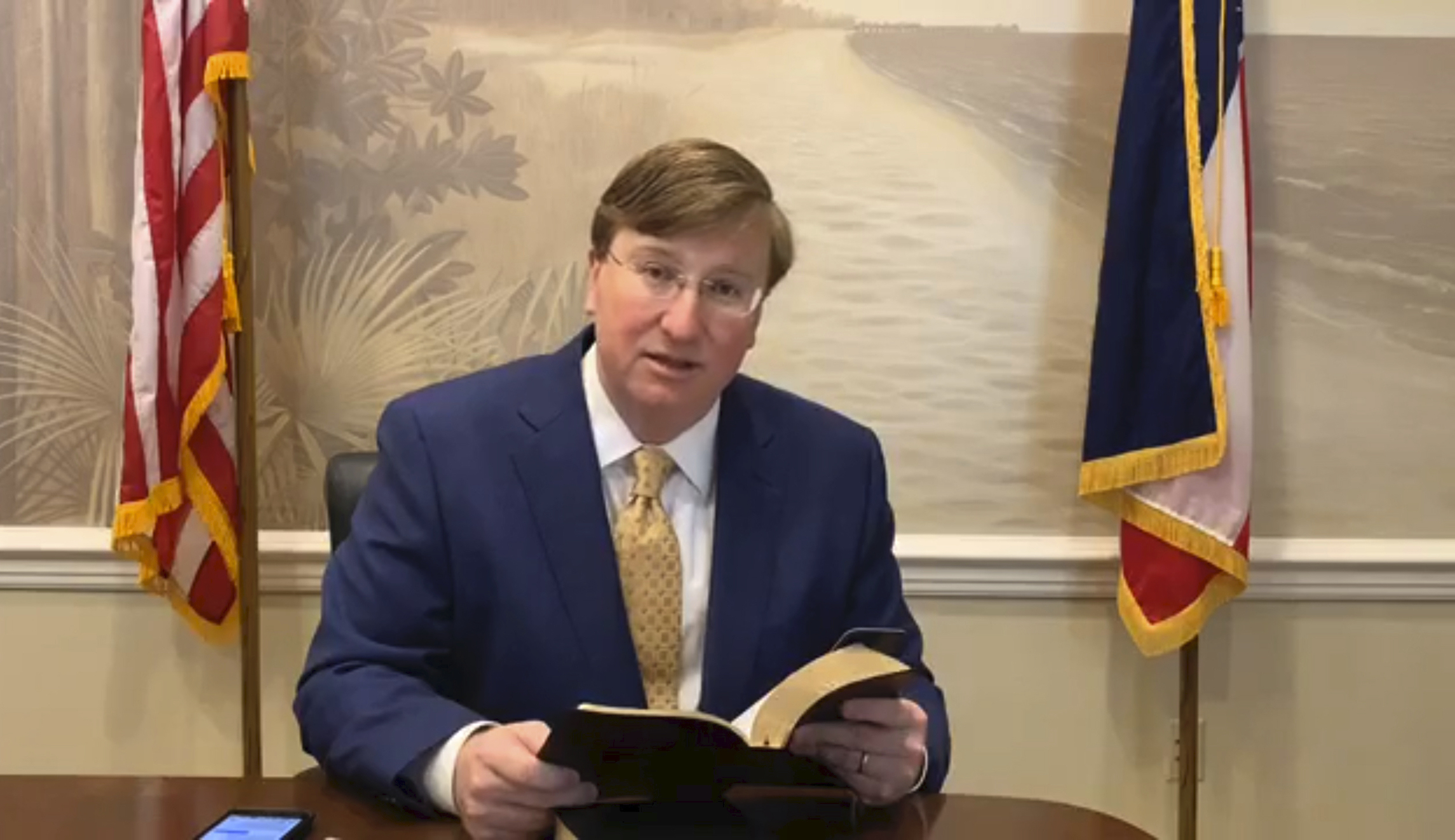 ‘It’s embarrassing’: Mississippi mayor trashes governor for overruling his shelter-in-place order