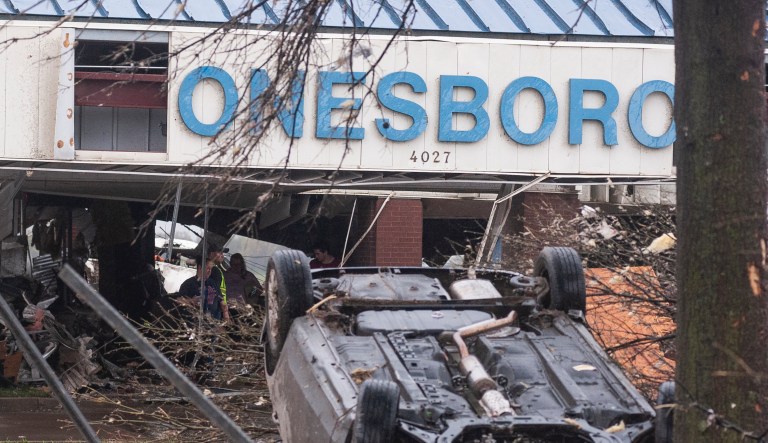 At least six injured after tornado rocks Arkansas town