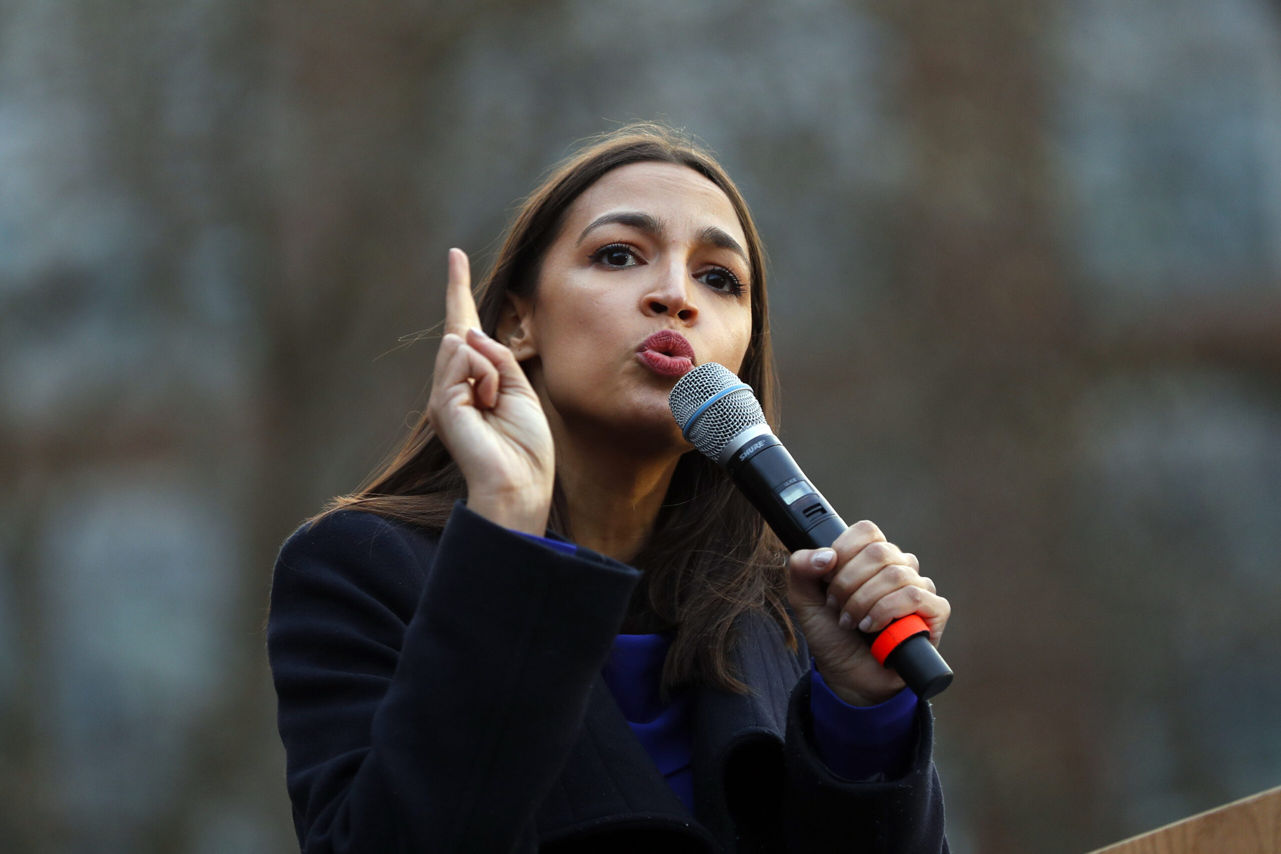 AOC to introduce bill making federal law enforcement officers identify themselves after Portland protests