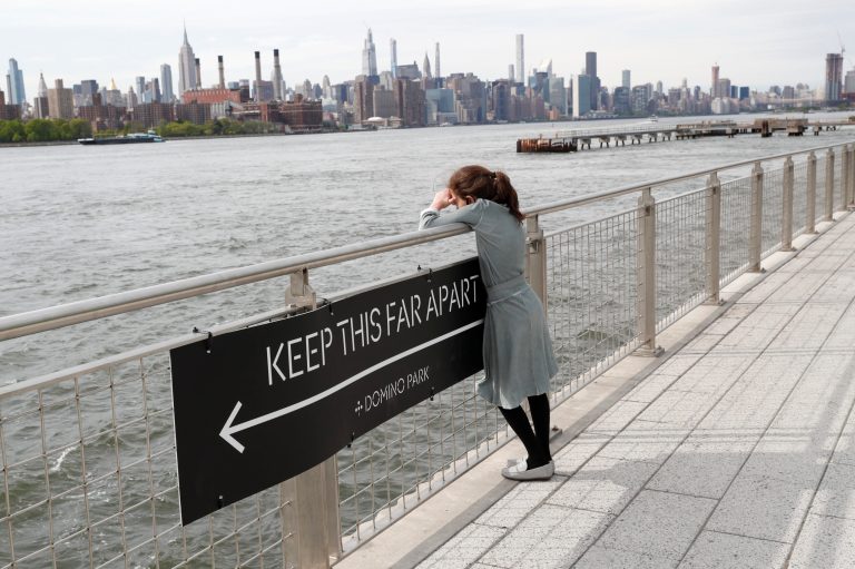 Manhattan retail chains close with tourism down and locals fleeing to suburbs