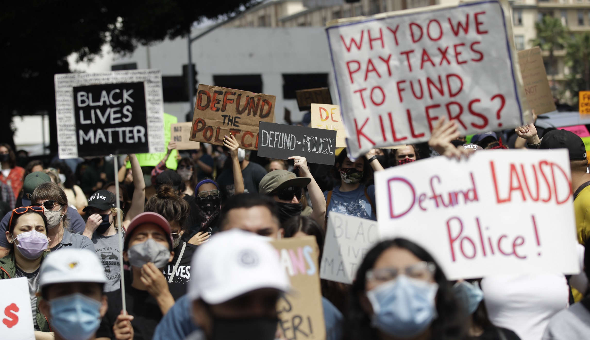 Los Angeles City Council begins steps to replace police department with community responders for nonviolent calls