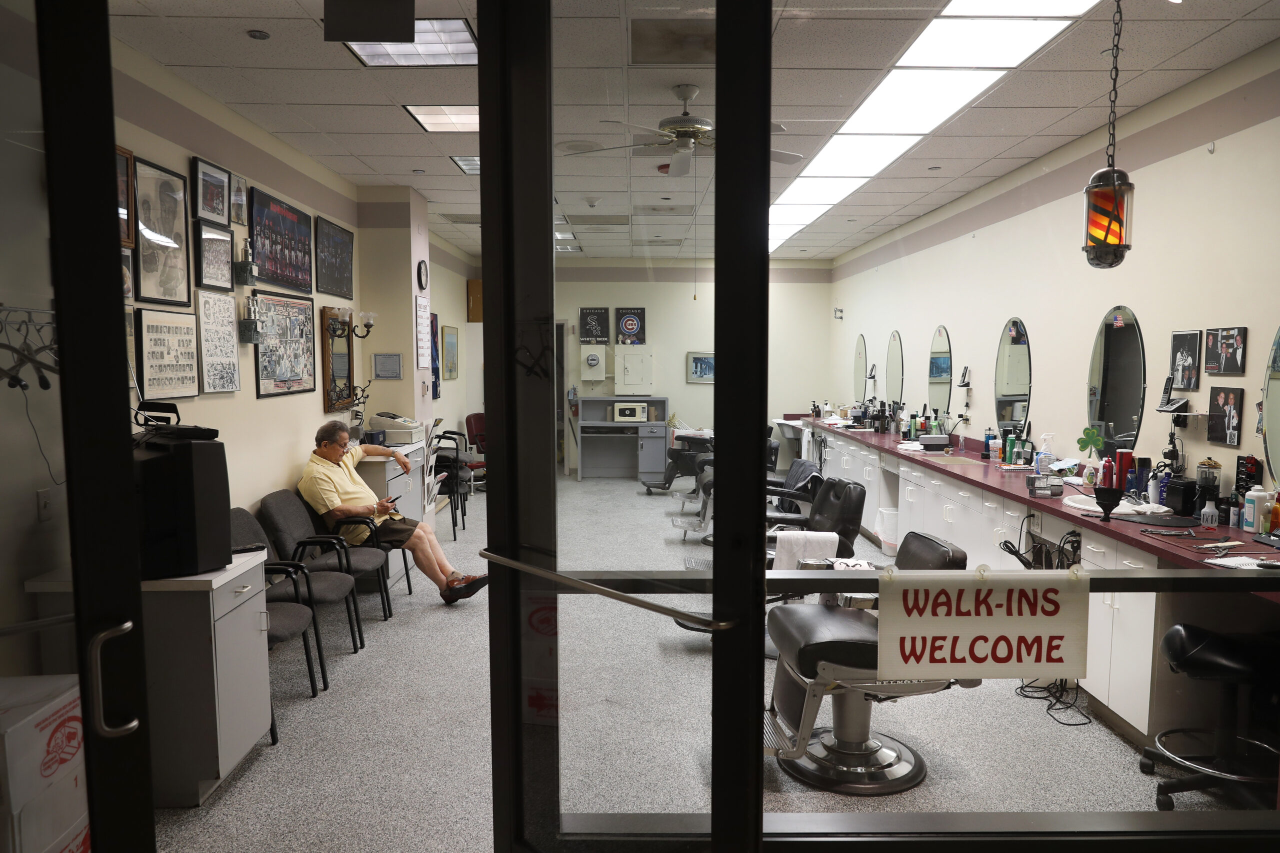 Two weeks in, Illinois retailers and restaurants still struggling with Phase 4 restrictions