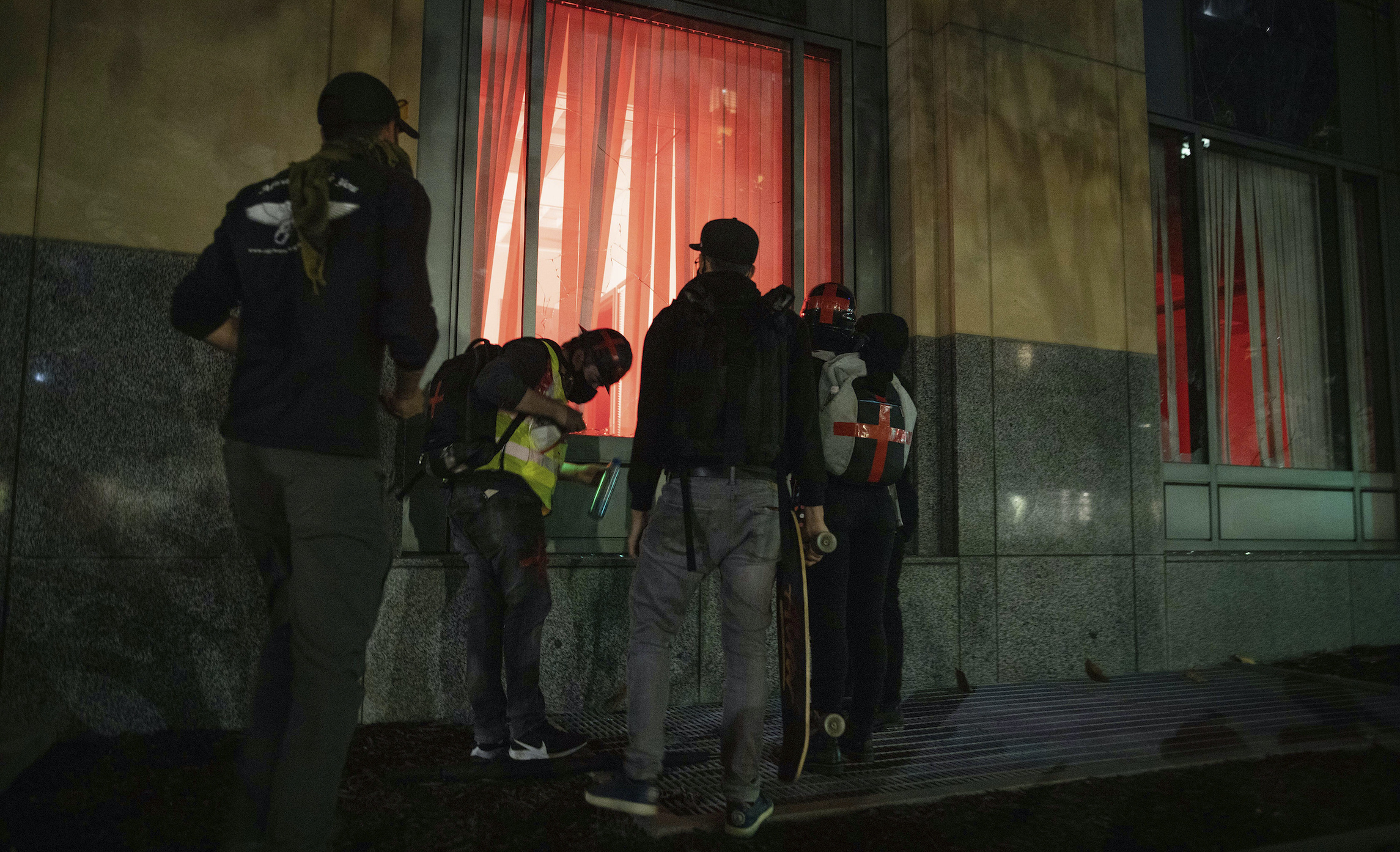 Protesters set fire to California courthouse as ‘agitators’ launch ‘dangerous projectiles’ at police