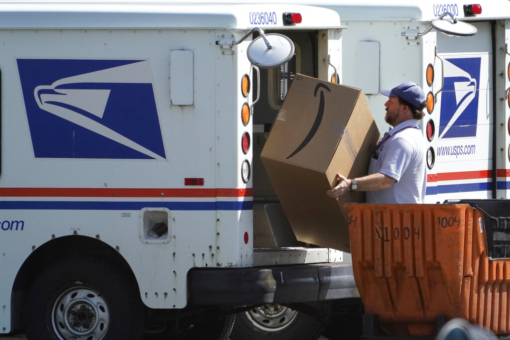 Postal Service purchasing more electric vehicles to replace aging fleet