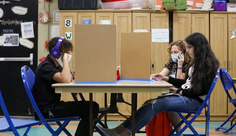 Florida judge sides with teachers union to allow schools to delay reopening