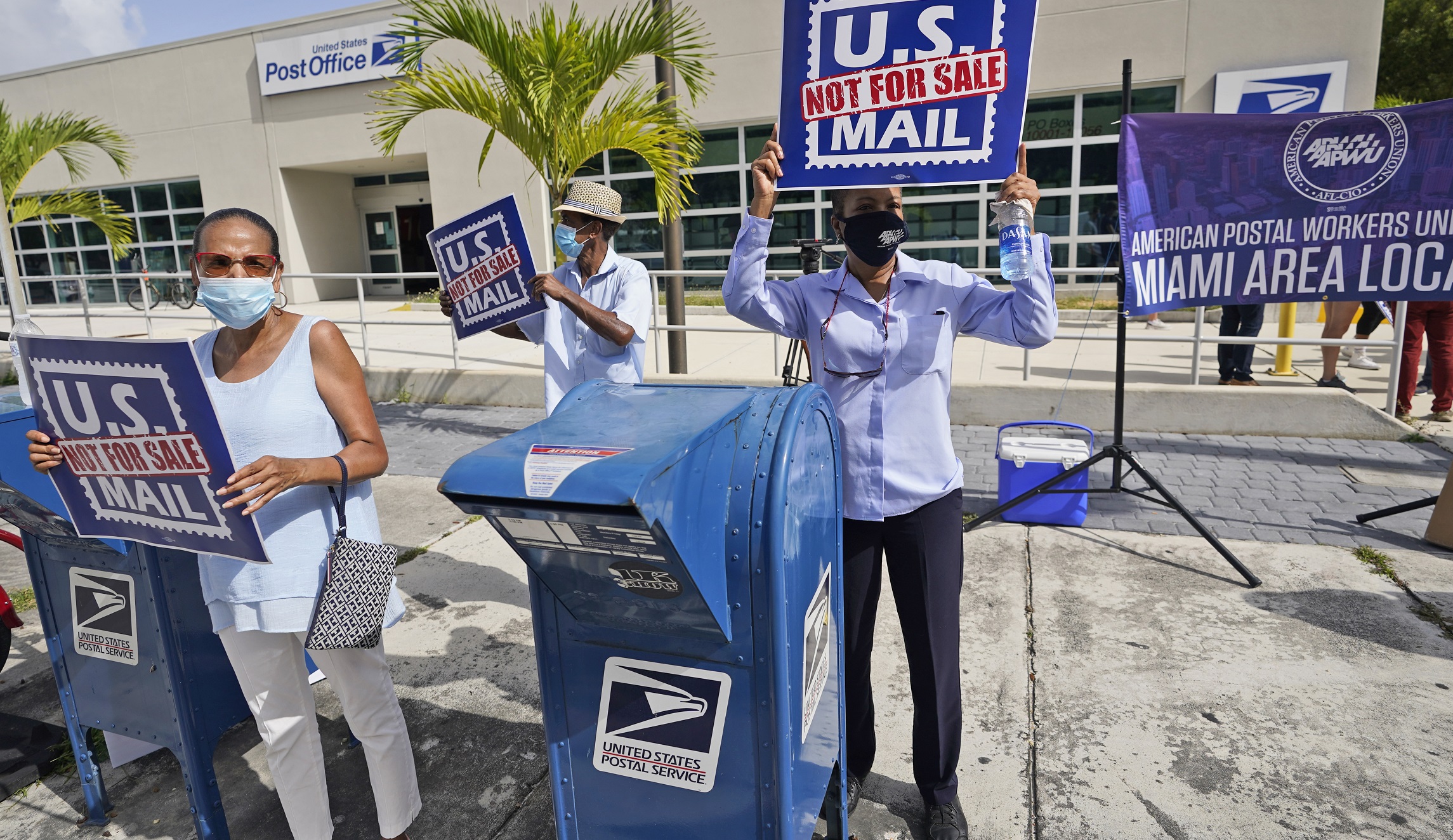 No amount of money can save the Postal Service