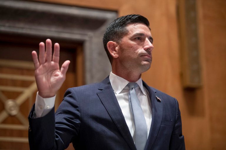 Judge blocks Trump administration asylum rules