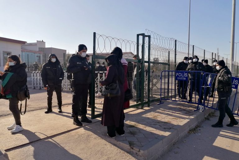 One guard and 20 inmates hospitalized after fire breakout in Istanbul prison
