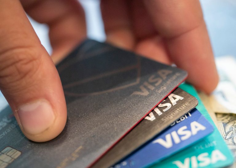 Credit card debt falls in Illinois, but still remains high