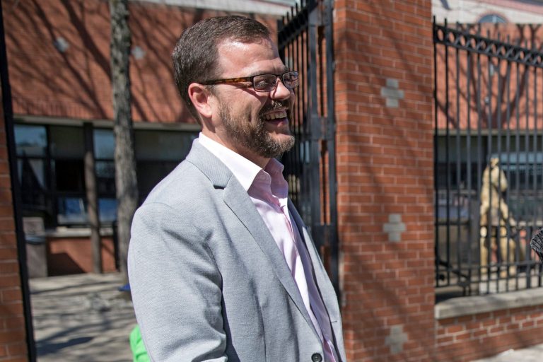 New York state senator and ally of Bill de Blasio and Bernie Sanders turns himself in to police for allegedly choking his wife