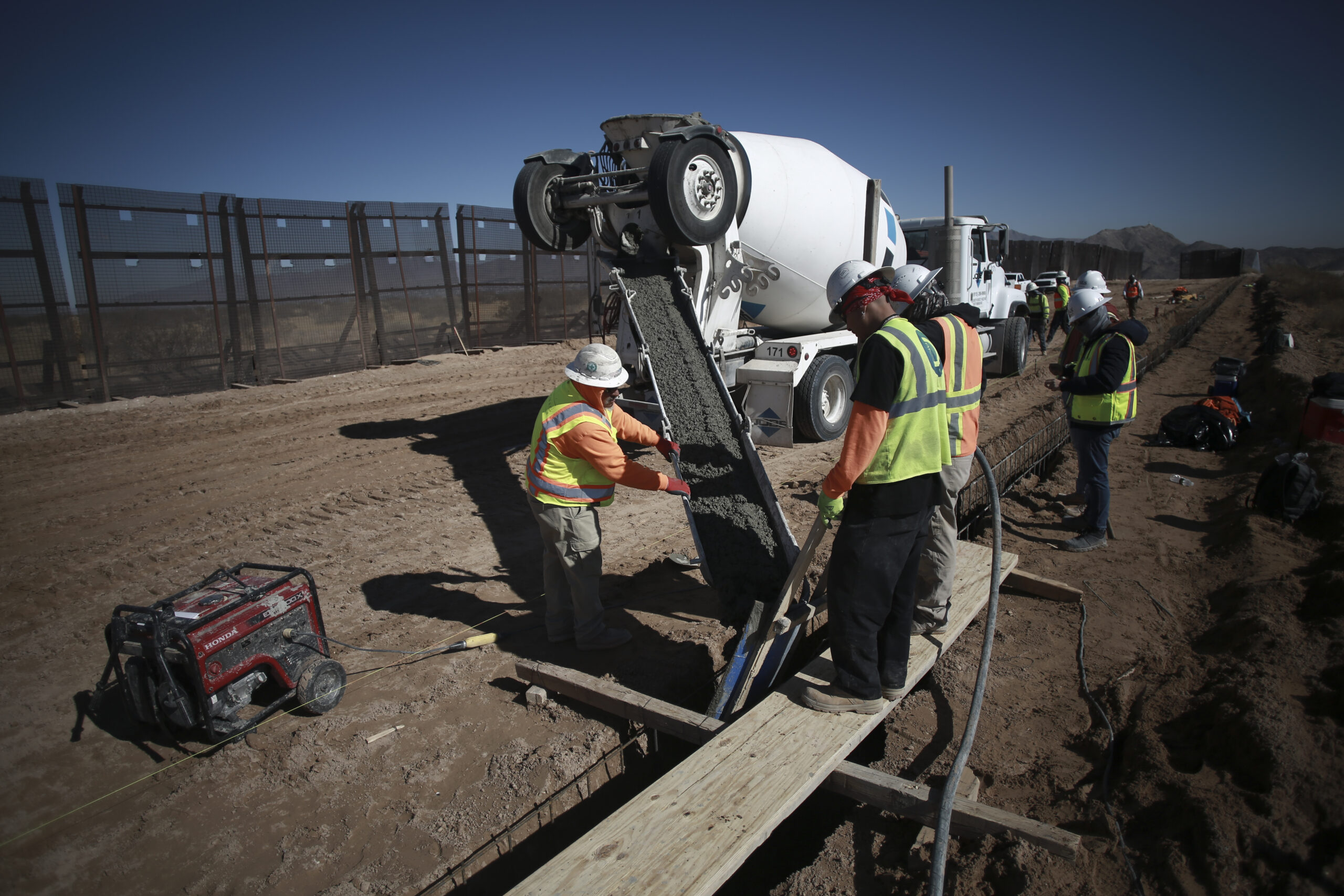 Report: Record 14.45M illegal immigrants in US, cost $133.7B