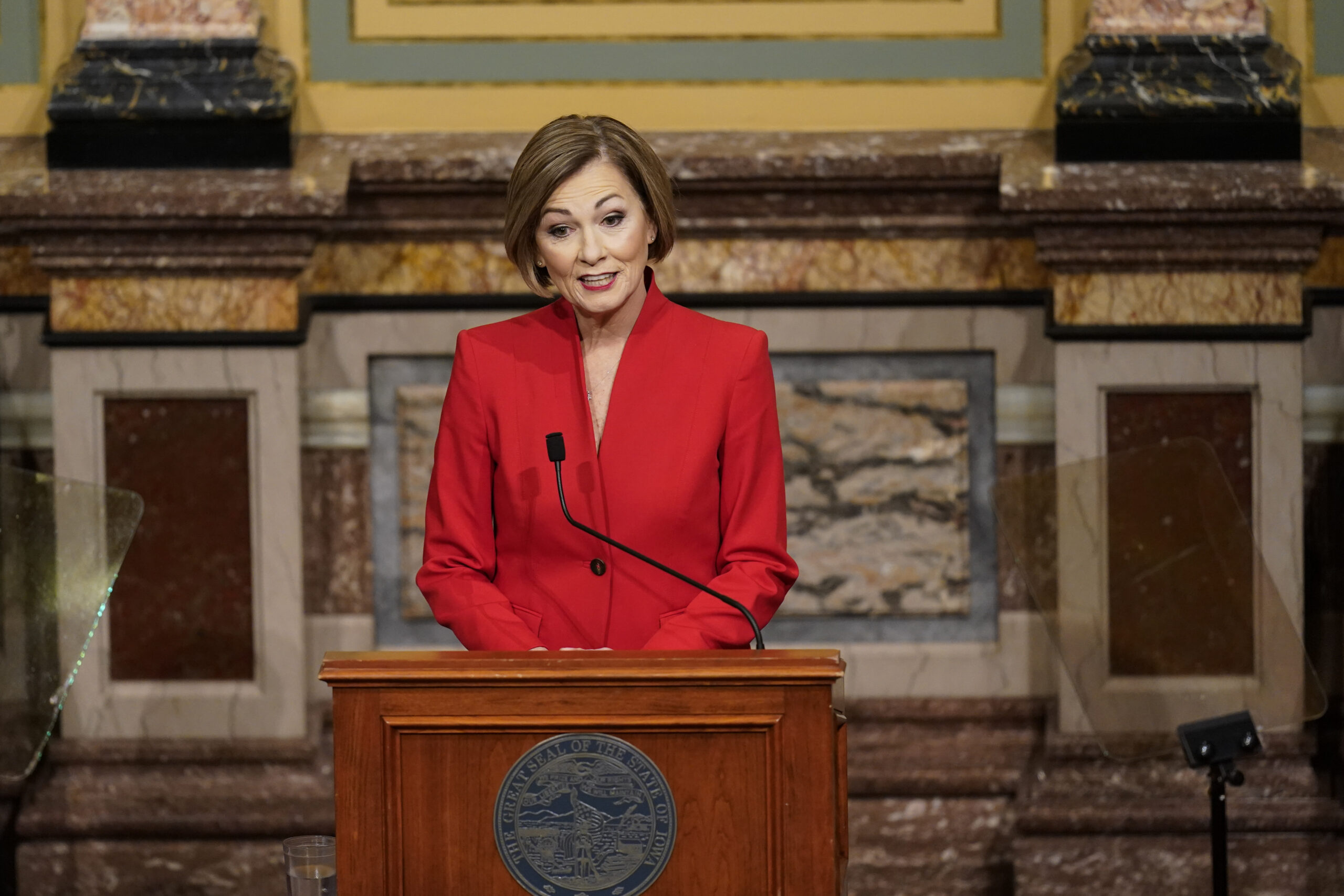 Iowa governor signs ‘Back the Blue’ bill to crack down on rioting, establish qualified immunity