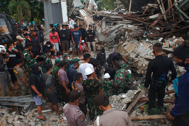 Rescue efforts underway in Indonesia as earthquake death toll mounts
