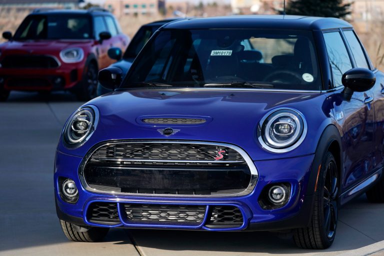 84-year-old man pulled over after driving without license for 72 years