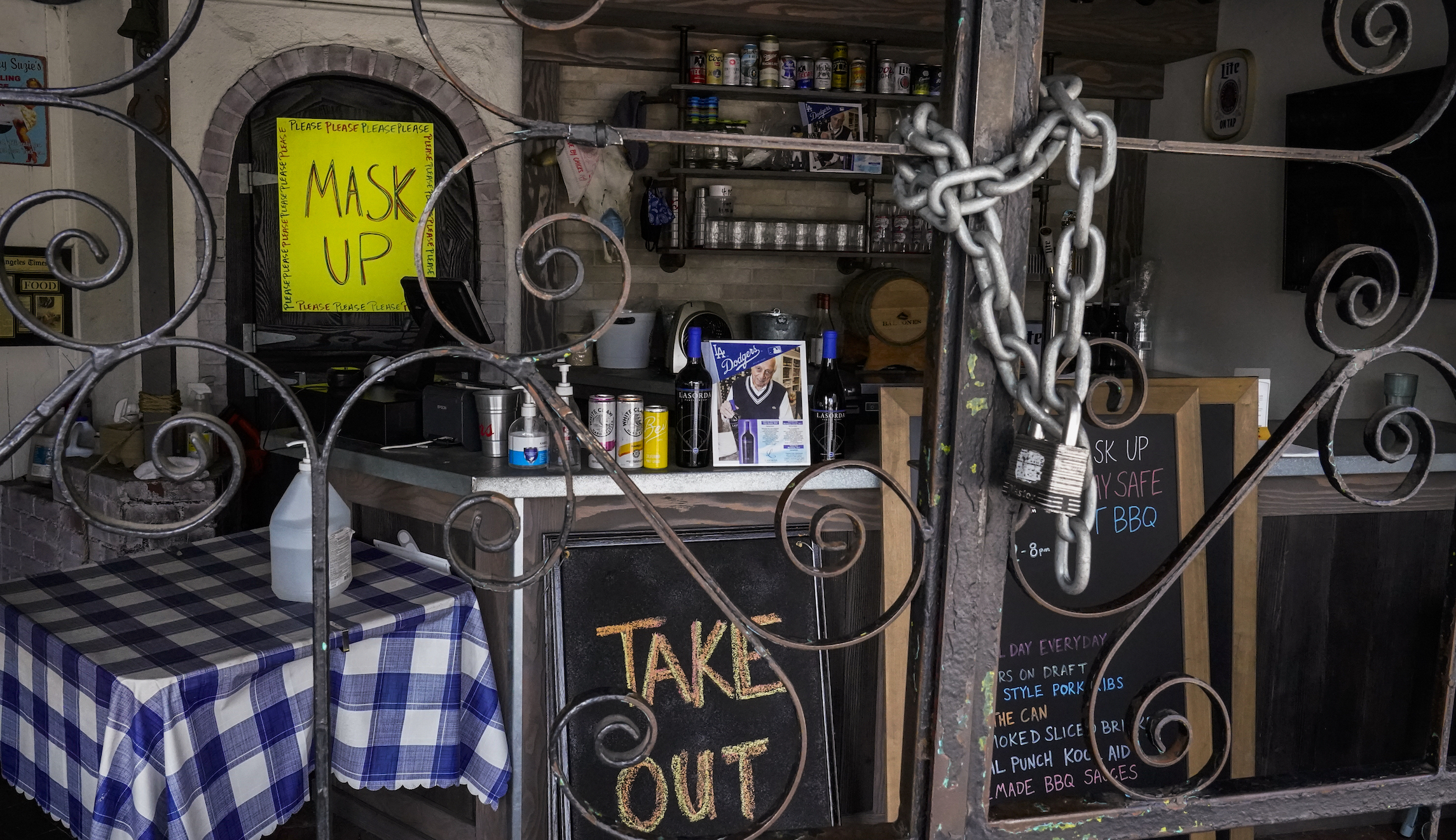 Los Angeles County bans people from watching television in restaurants due to COVID