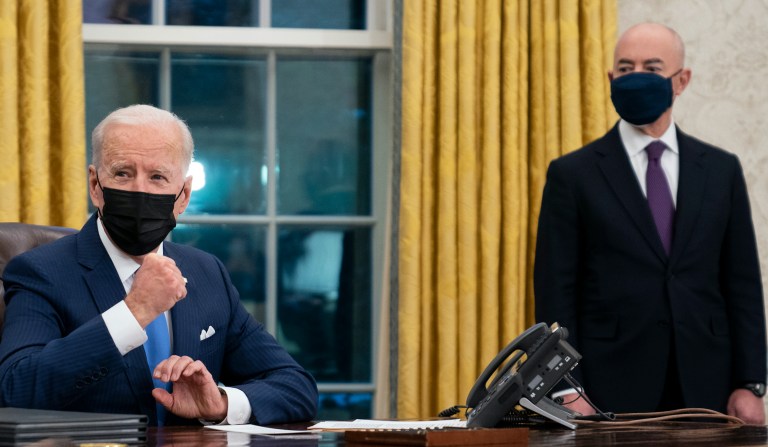 Biden administration stops border officials from expelling unaccompanied children despite court allowing it