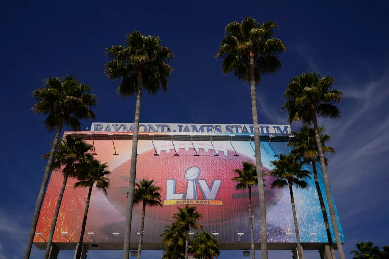 Talking politics during Super Bowl sit-down will ‘backfire’ on Biden: Presidential historian