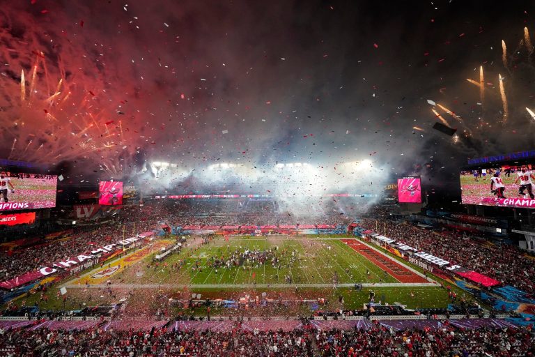 Florida man who ran across Super Bowl field charged with trespassing