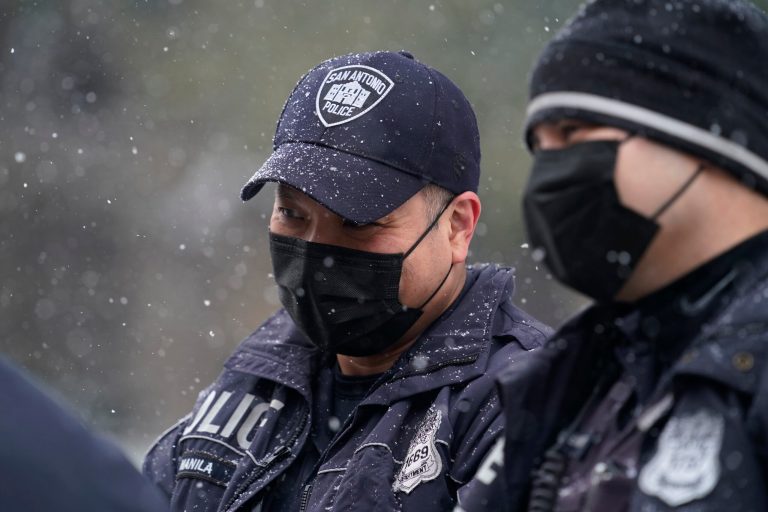 Texas authorities looking for 100 illegal immigrants who fled from refrigerated truck