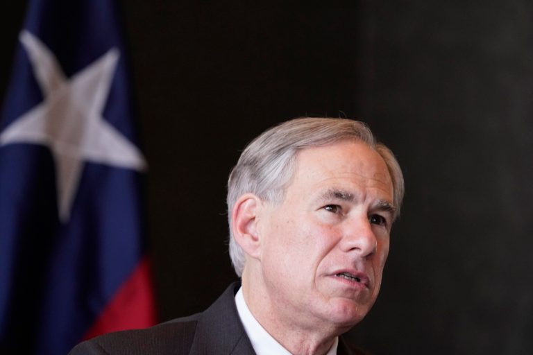 Greg Abbott prohibits vaccination requirements and vaccine passports with executive order