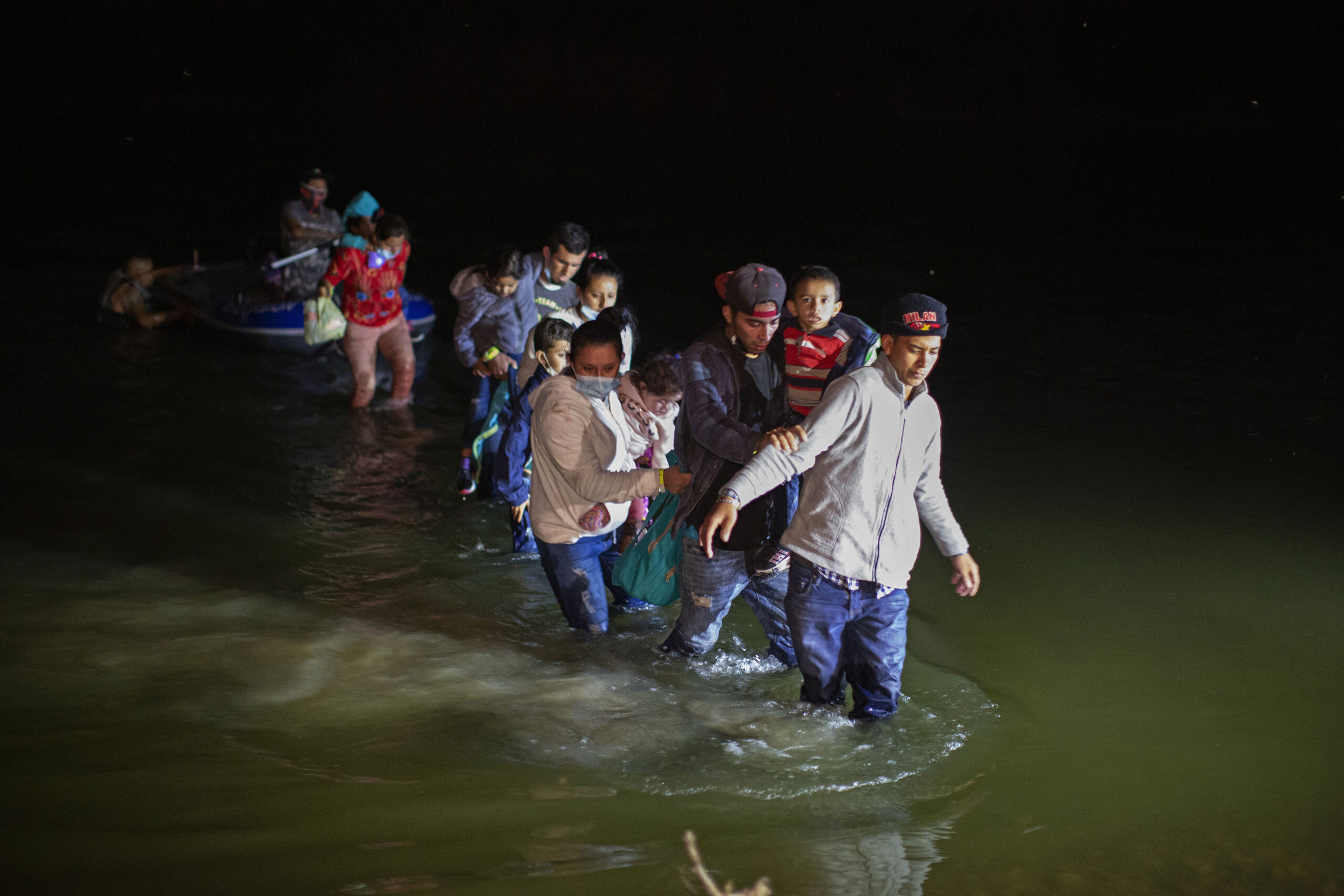 March southern border crossings reach highest level since 2006: Report
