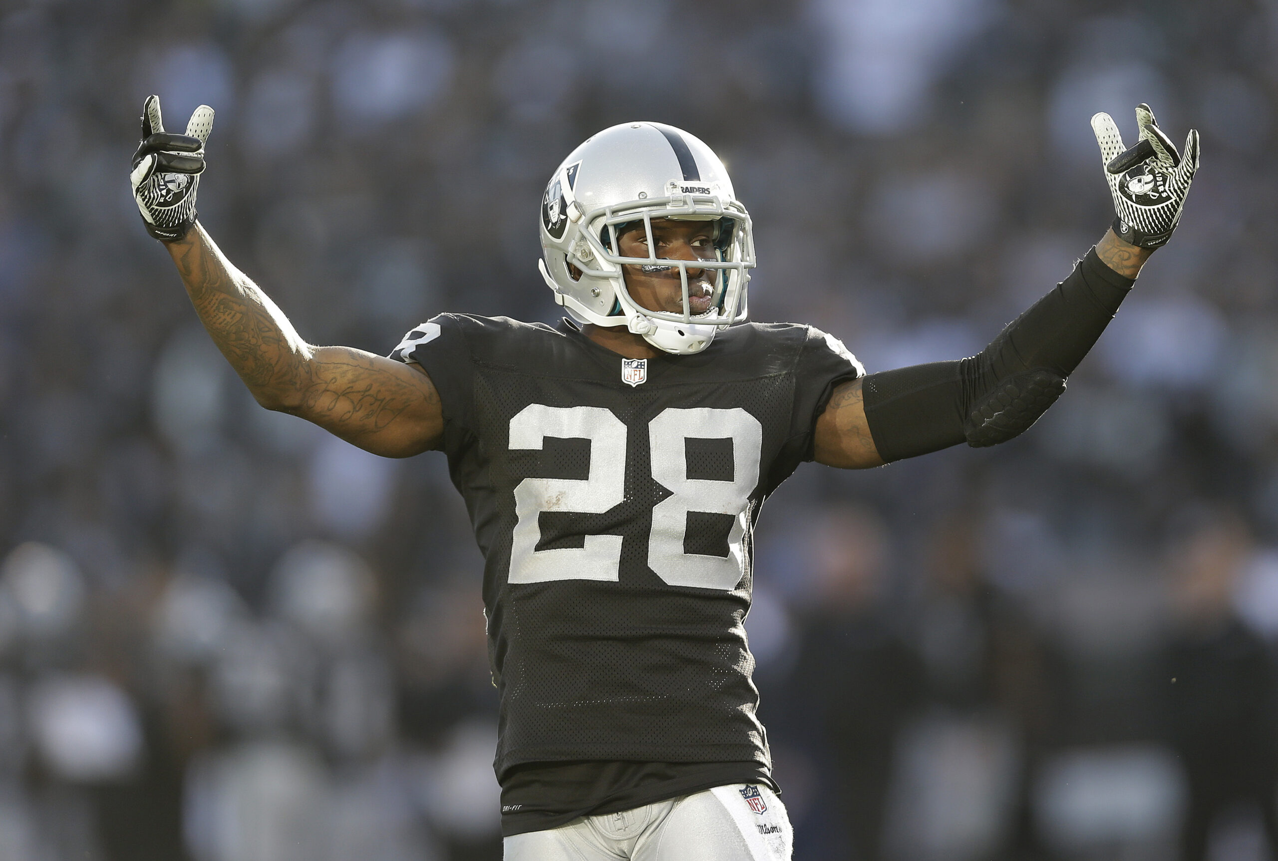 Former NFL player exhibited ‘unusual behavior’ and ‘mental illness’ prior to shooting, sister says