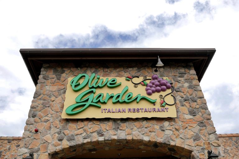 ‘Go work somewhere else’: Olive Garden manager fired for harsh time-off message