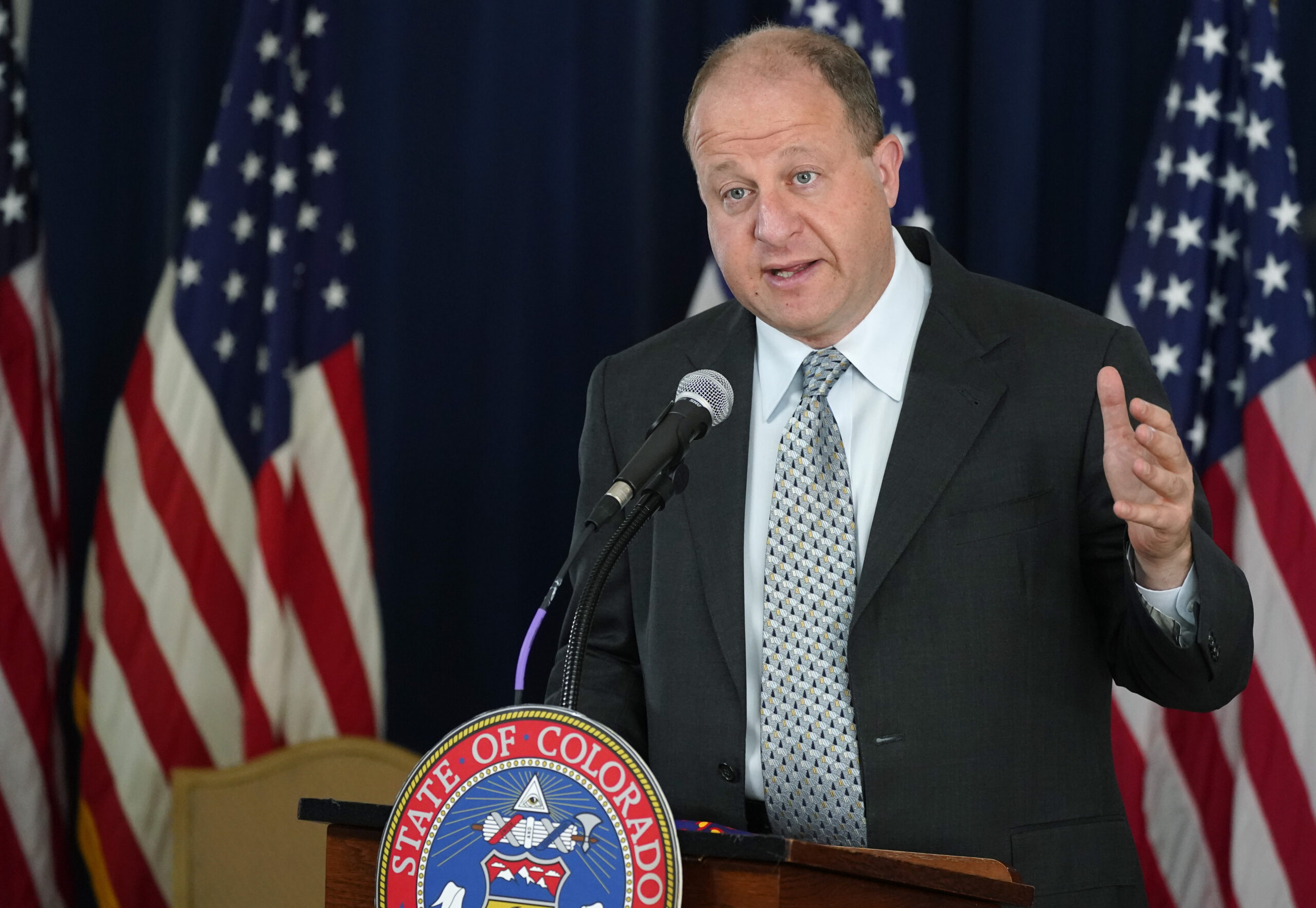 Colorado governor extends face covering mandate