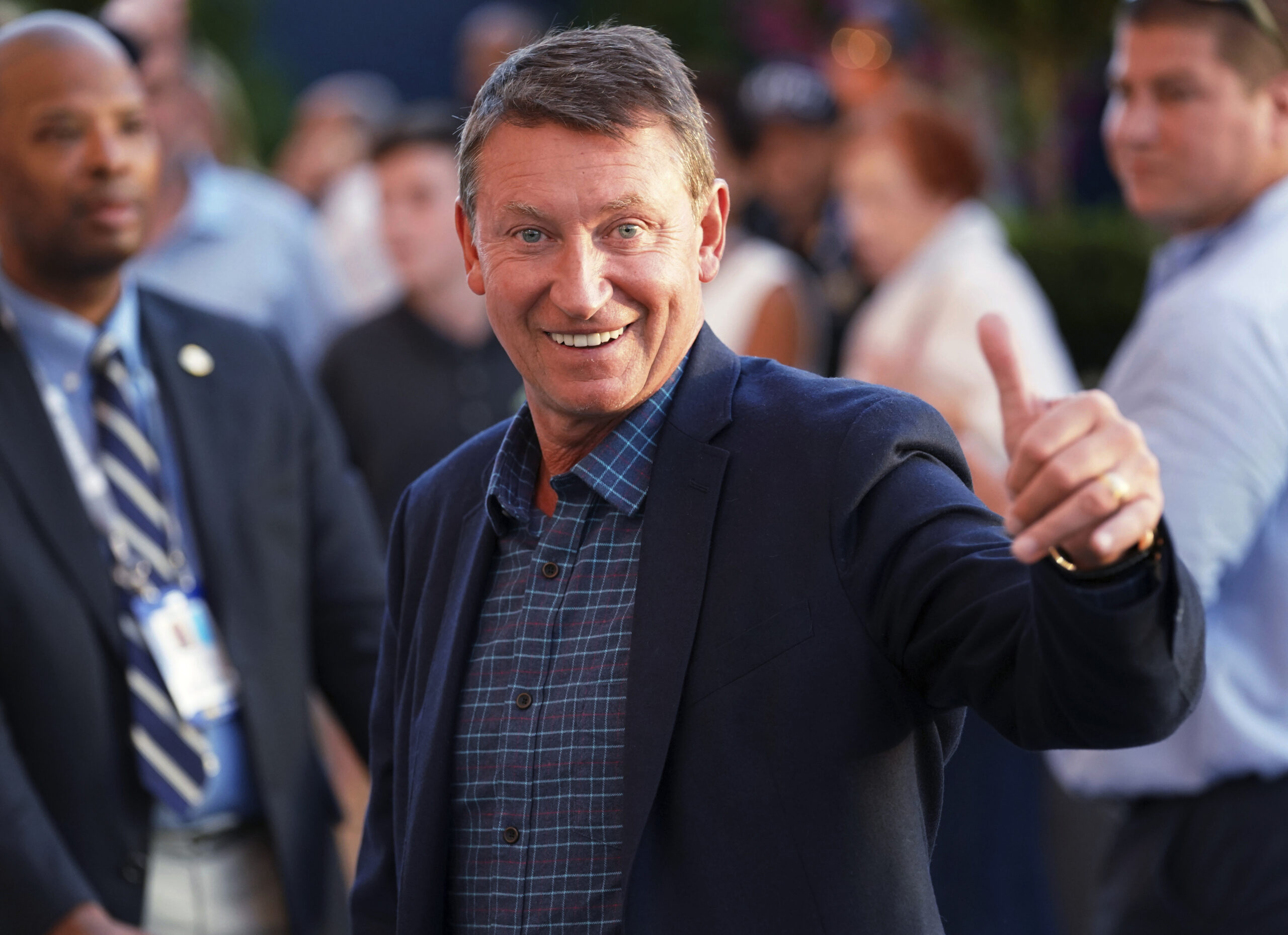 Wayne Gretzky slammed with $10 million lawsuit over alleged weight loss gum lie