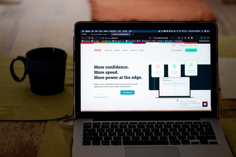 Internet outages rock websites across the globe