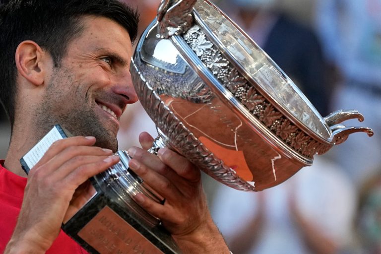 Comeback! Djokovic tops Tsitsipas at French Open for No. 19