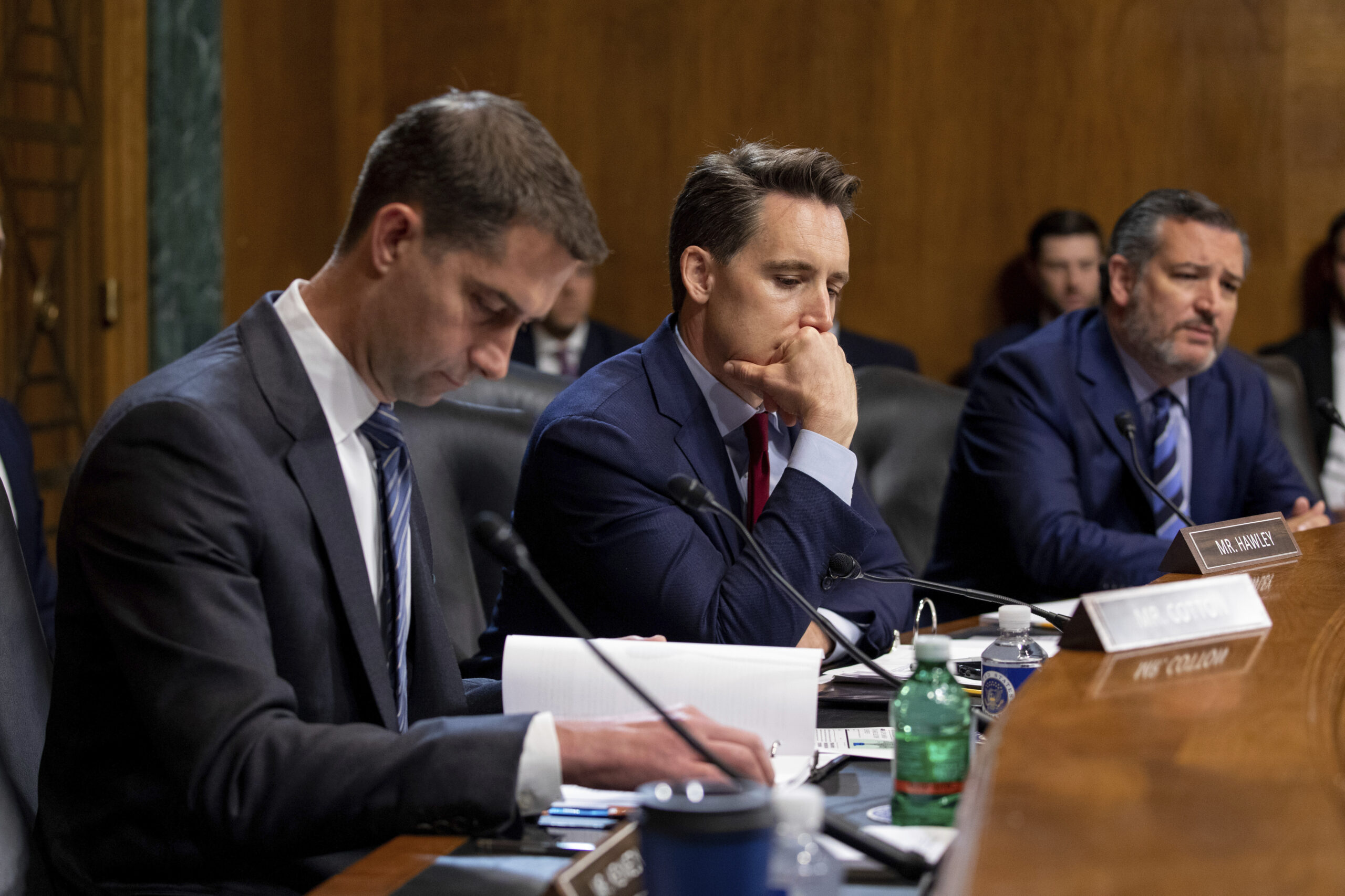 Nearly all Republican senators bow out of 2024 race, while governors gear up