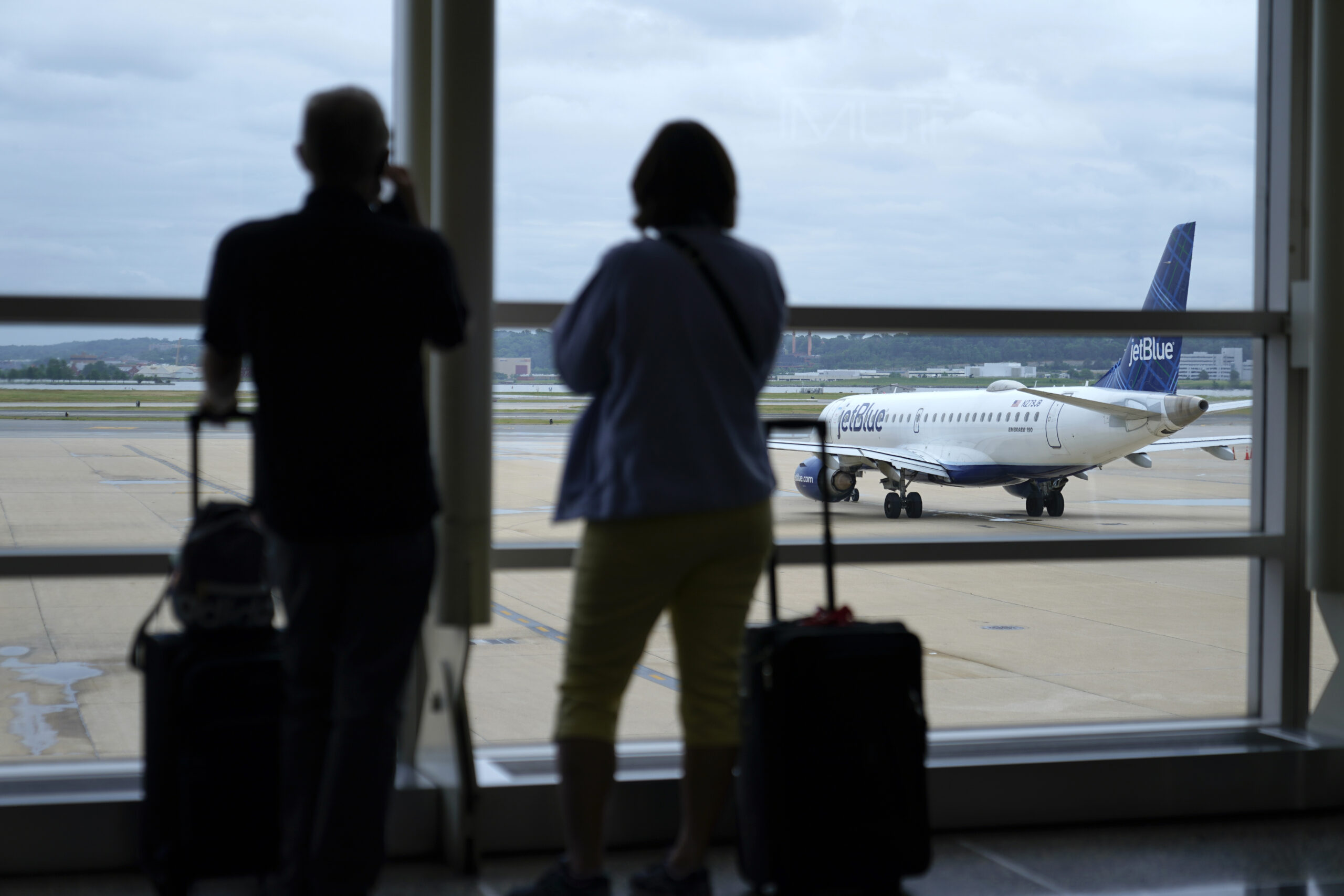 Justice Department sues to stop ‘de facto merger’ of American Airlines and JetBlue