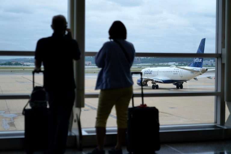 Justice Department sues to stop ‘de facto merger’ of American Airlines and JetBlue