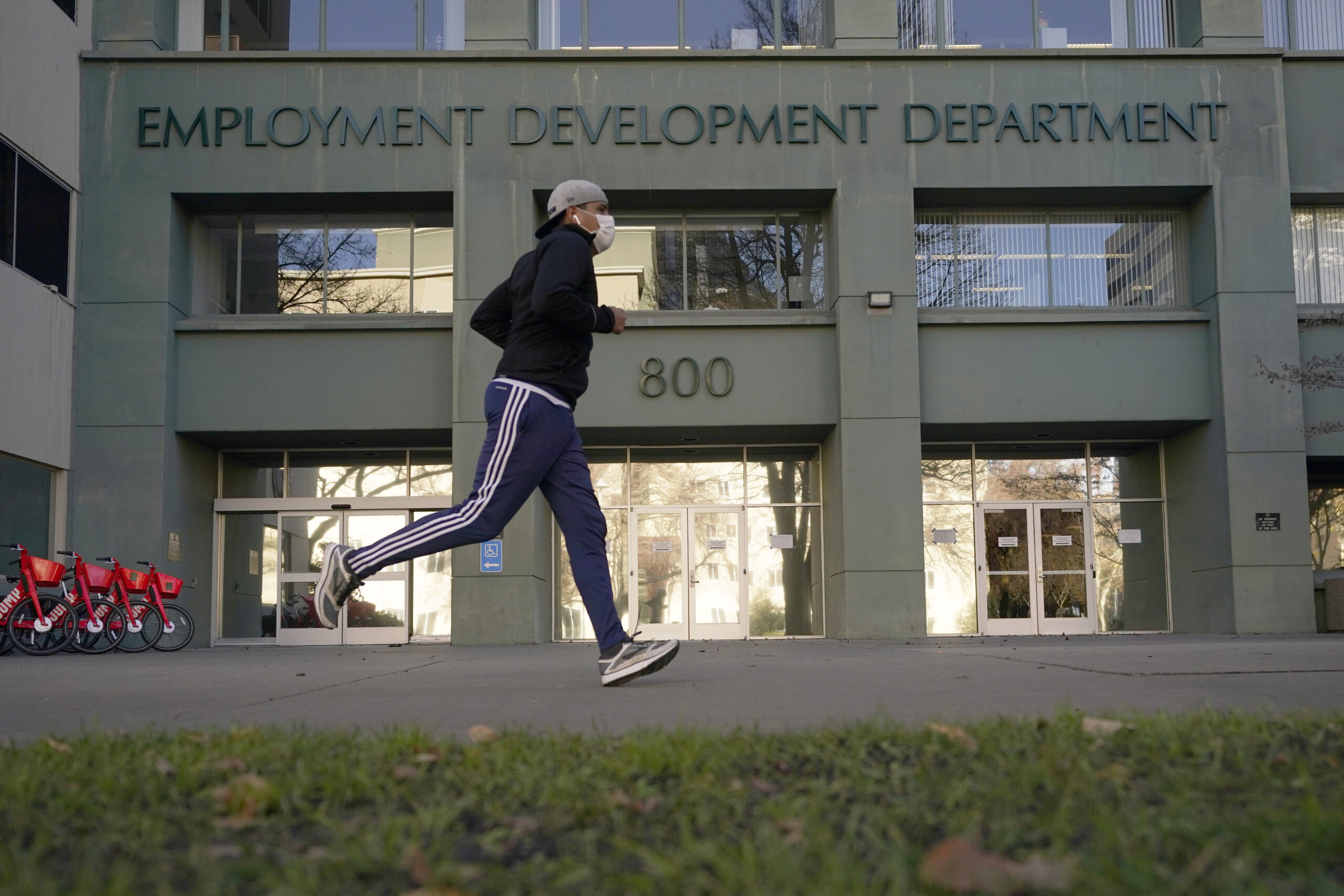 California unemployment claims increase for a fourth straight week