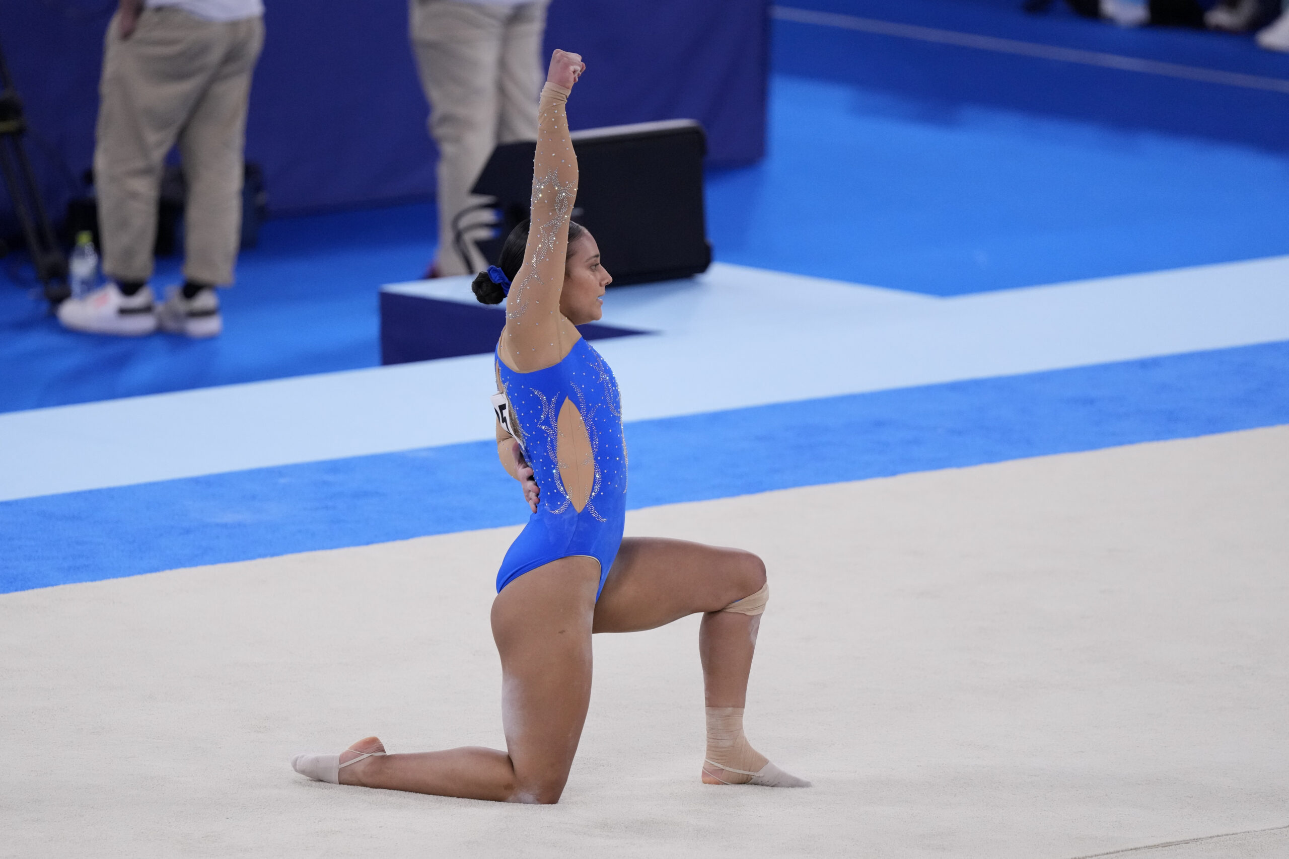 Costa Rican gymnast concludes routine with homage to Black Lives Matter