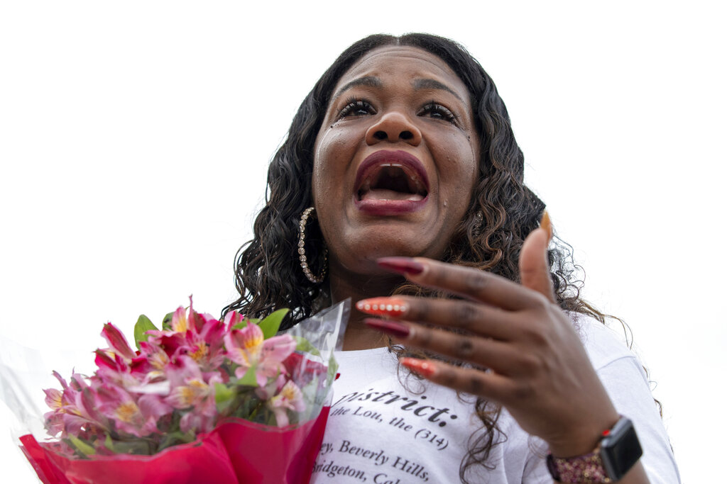 Cori Bush marries campaign security guard in private ceremony: Report