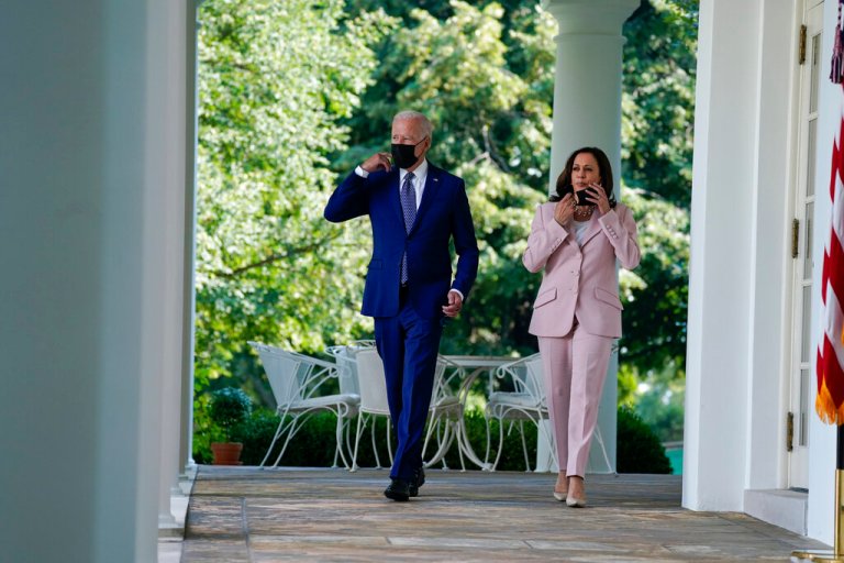 Virus blundering cuts Biden approval to lowest point