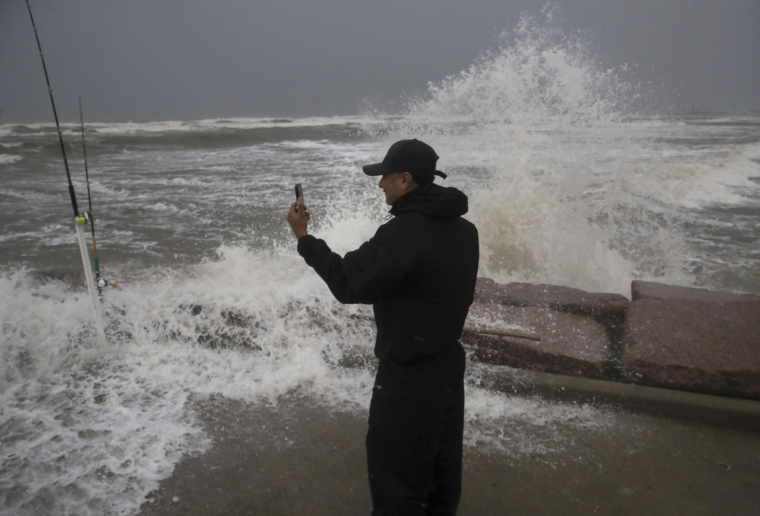 More than 400,000 without power in Houston following Tropical Storm Nicholas