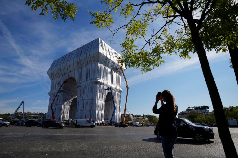 Paris monument wrapped in fabric for ‘genius’ art display