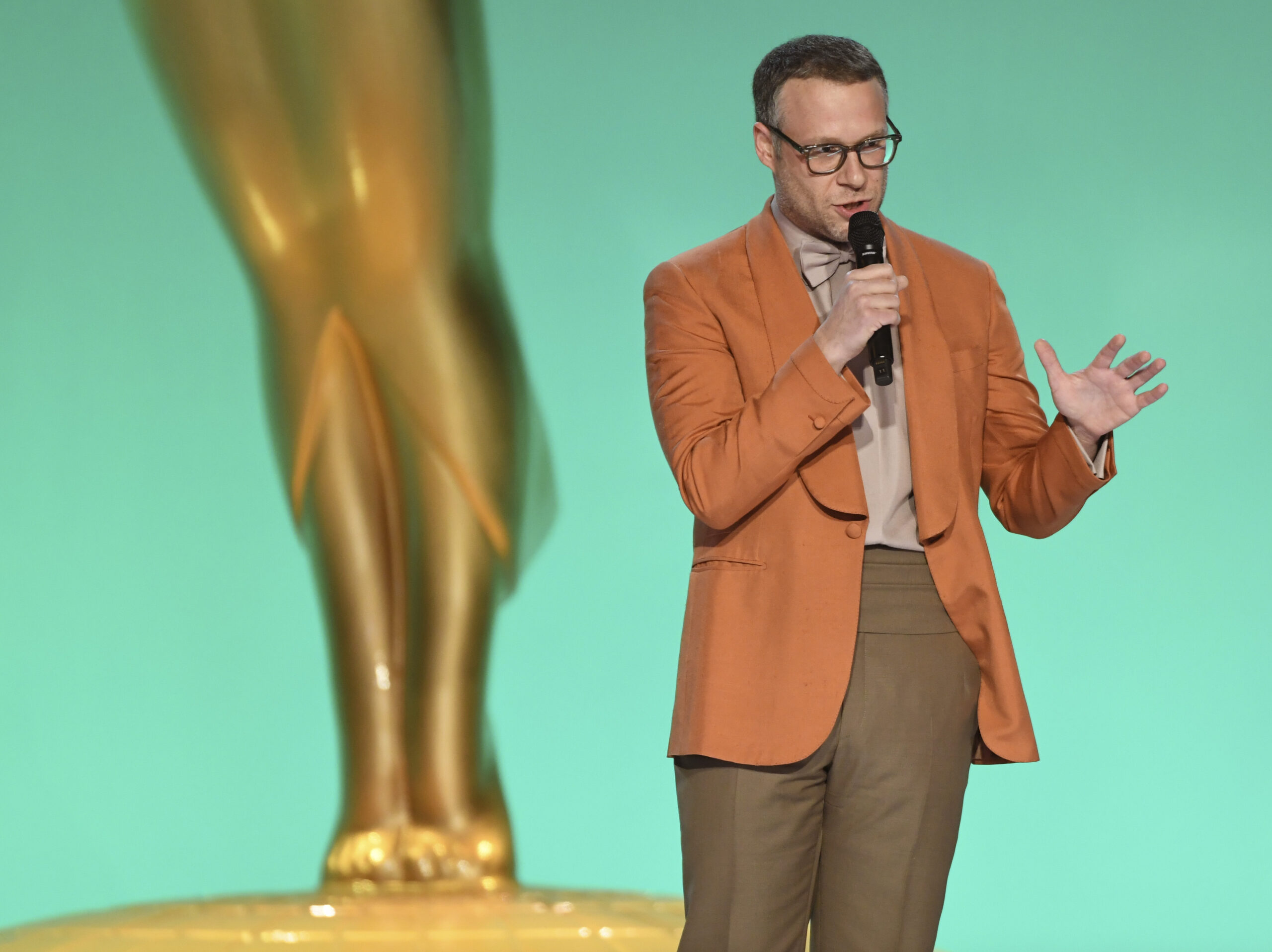Seth Rogen rips 2021 Emmy Awards COVID-19 protocols while presenting