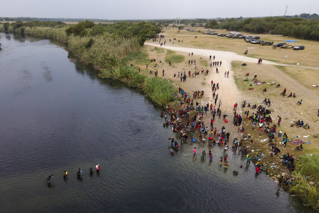 UN provides money and asylum stories to US-bound migrants