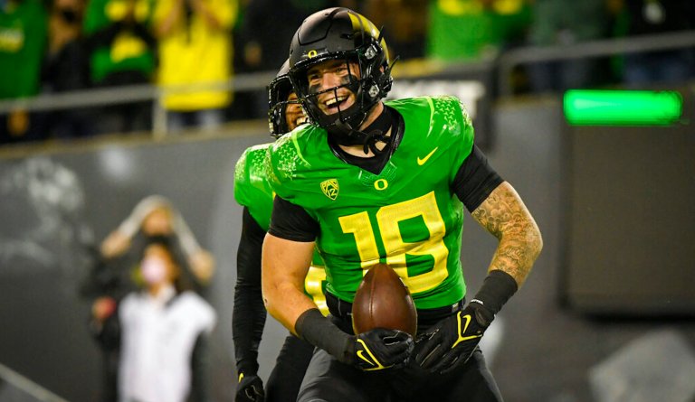 University of Oregon football player dies after hitting his head near Triangle Lake