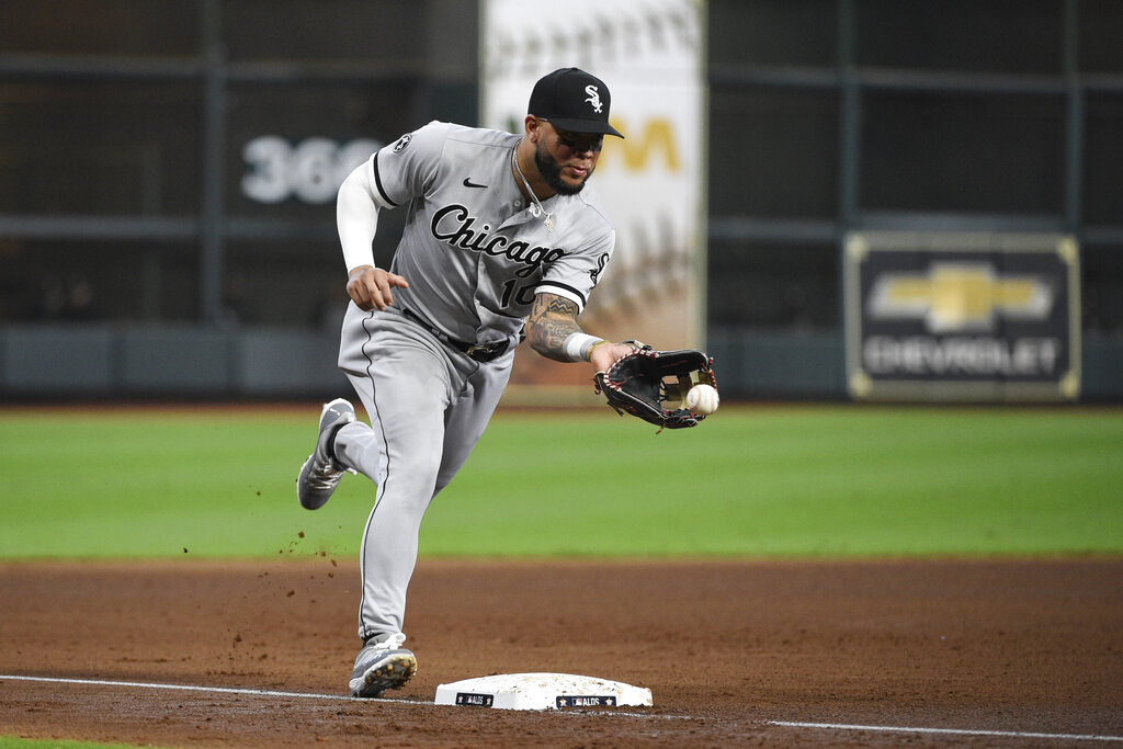 MLB announcer apologizes after making racist ’40-acre-field’ remark about White Sox player